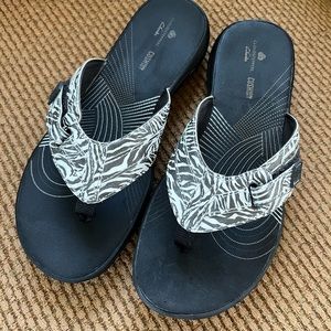 Clark’s Cloudsteppers Flip Flops